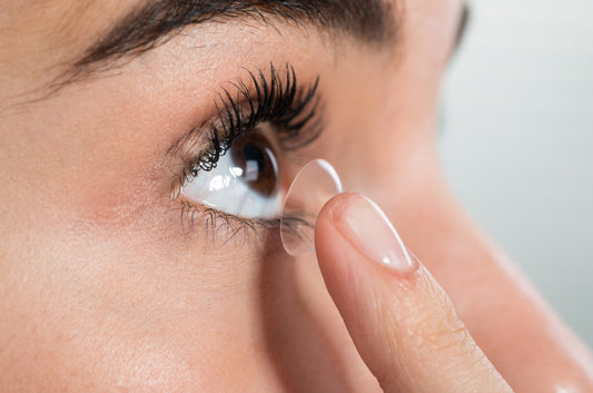 5 Tips to Overcome the Fear of Inserting & Removing Contact Lenses